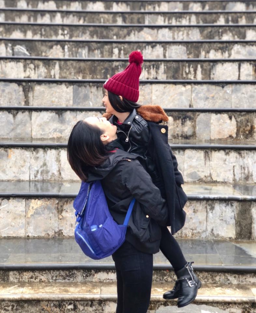 con gai hoa hau du lich ngoc diem chinh phuc dinh fansipan o tuoi len 8