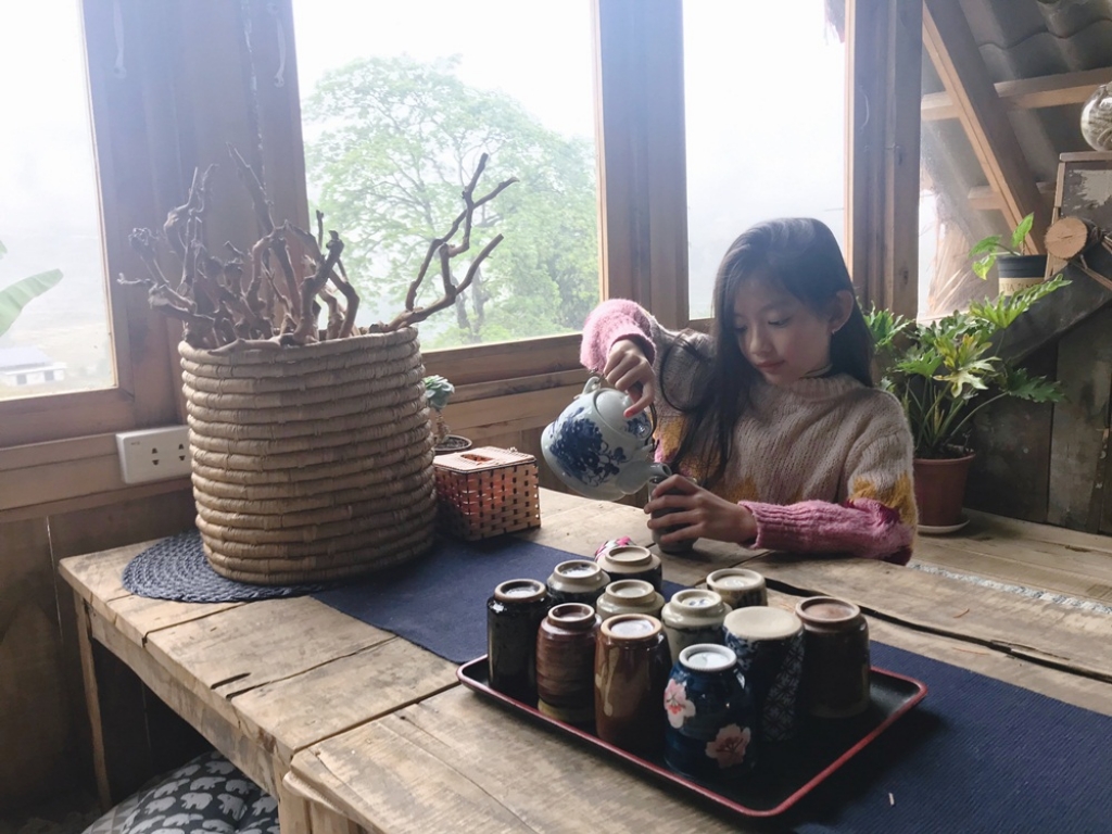 con gai hoa hau du lich ngoc diem chinh phuc dinh fansipan o tuoi len 8