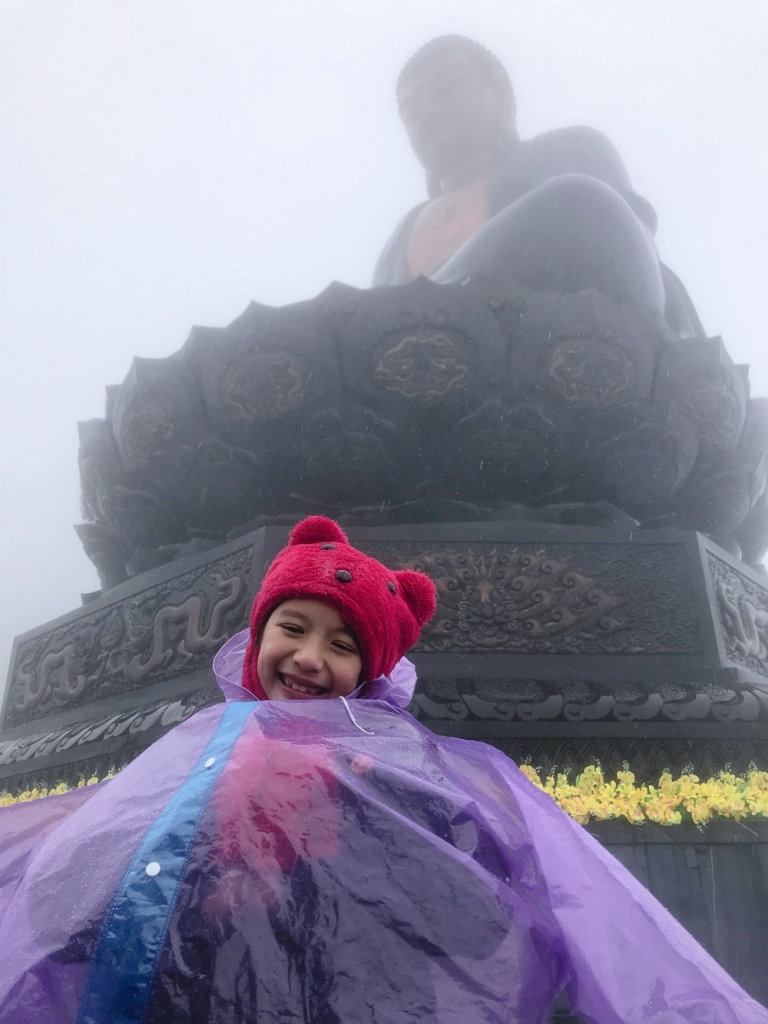 con gai hoa hau du lich ngoc diem chinh phuc dinh fansipan o tuoi len 8