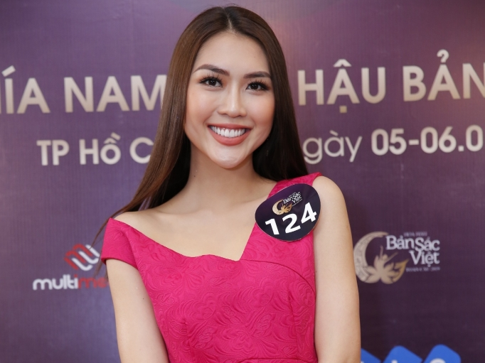Tường Linh diện váy nổi bật, đối đầu Kiko Chan tại buổi casting 'Hoa hậu Bản sắc Việt toàn cầu 2019'