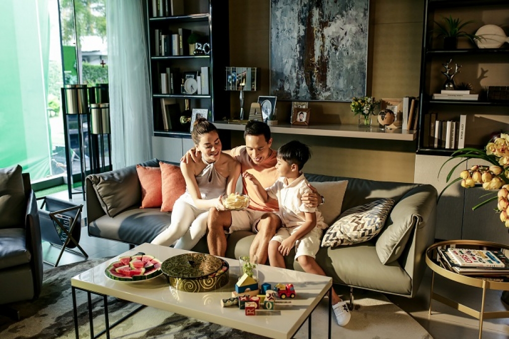 ho ngoc ha kim ly hanh phuc trong mv lan ngoai doi thuong