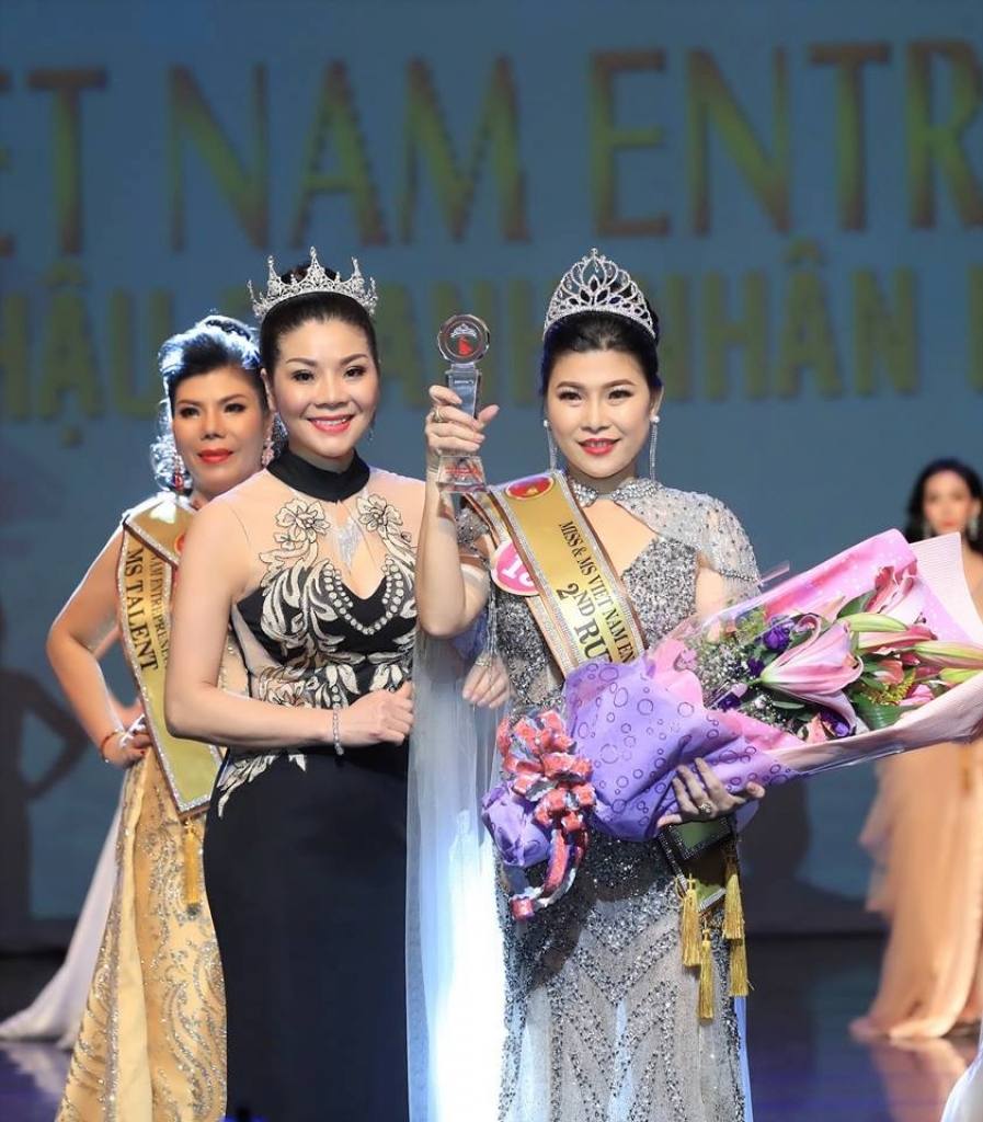 thi sinh den tu viet nam dang quang hoa hau doanh nhan nguoi viet chau a 2019