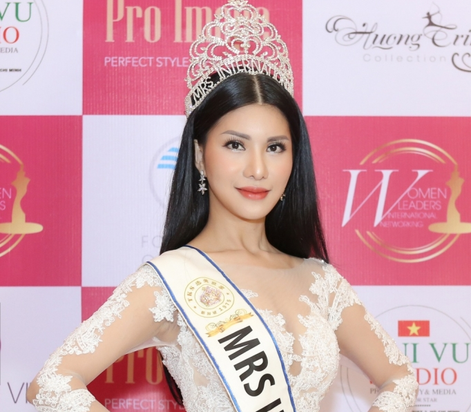 'Hoa hậu hàng không' Loan Vương khoe sắc vóc rạng ngời tại sự kiện