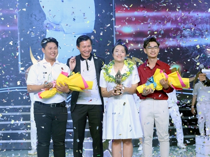 Cánh én điềm tĩnh Trúc Hà đăng quang 'Én vàng học đường 2019'