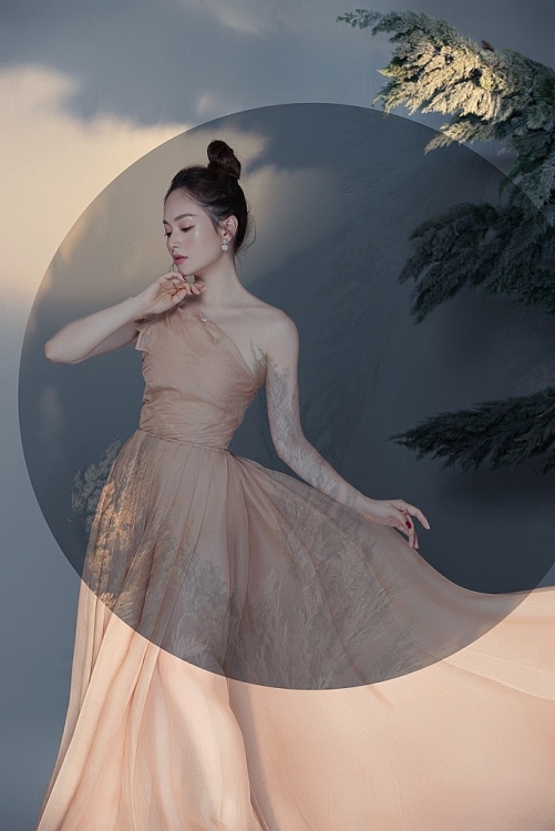 lan phuong hoa canh tuong vy mong manh nhu suong