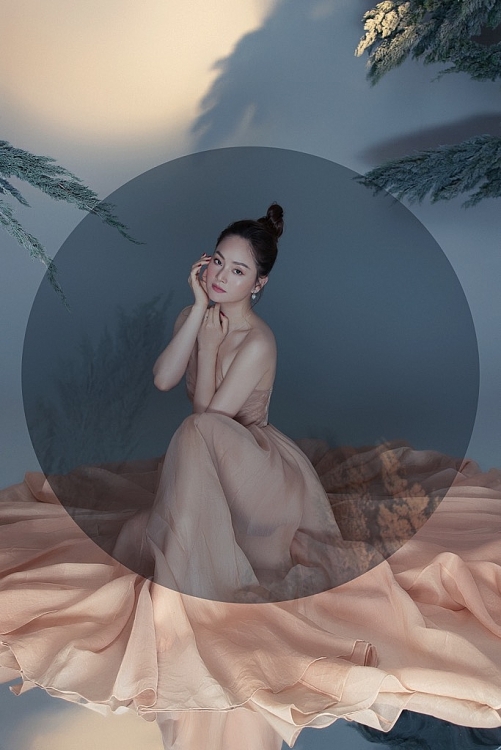 lan phuong hoa canh tuong vy mong manh nhu suong