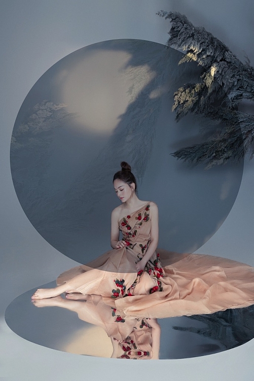 lan phuong hoa canh tuong vy mong manh nhu suong