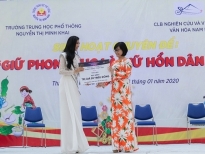 Á hậu Thúy Vân trở về trường cấp 3 trao học bổng 20 triệu đồng