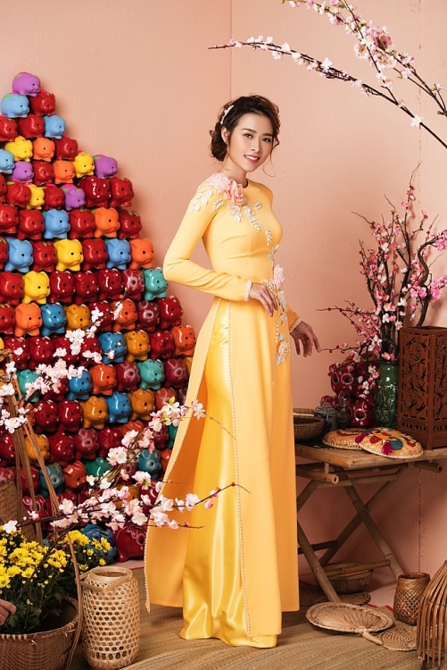 diep bao ngoc lam mau cho bo suu tap ao dai moi cua ntk minh chau