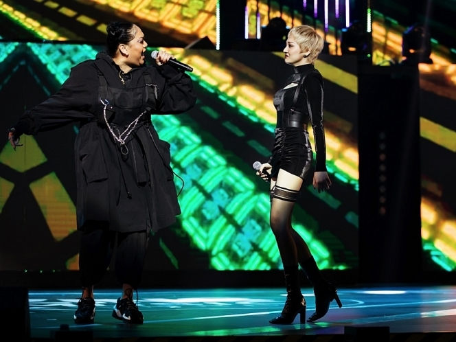 Bảo Anh kết hợp cùng Rapper Brittanya Karma khoác áo mới cho 'Lười yêu' tại Zing Music Award 2019