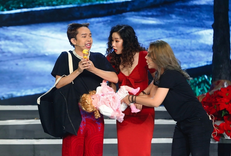 3 co gai chien thang 3 lan lien tiep tai lo to show phien ban nghe si