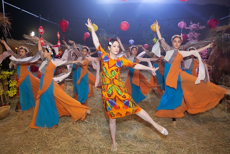 lo anh hau truong tam tuan tu tuyet nhat kim anh toat mo hoi voi loat vay ao phu kien hoanh trang