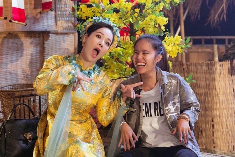 lo anh hau truong tam tuan tu tuyet nhat kim anh toat mo hoi voi loat vay ao phu kien hoanh trang