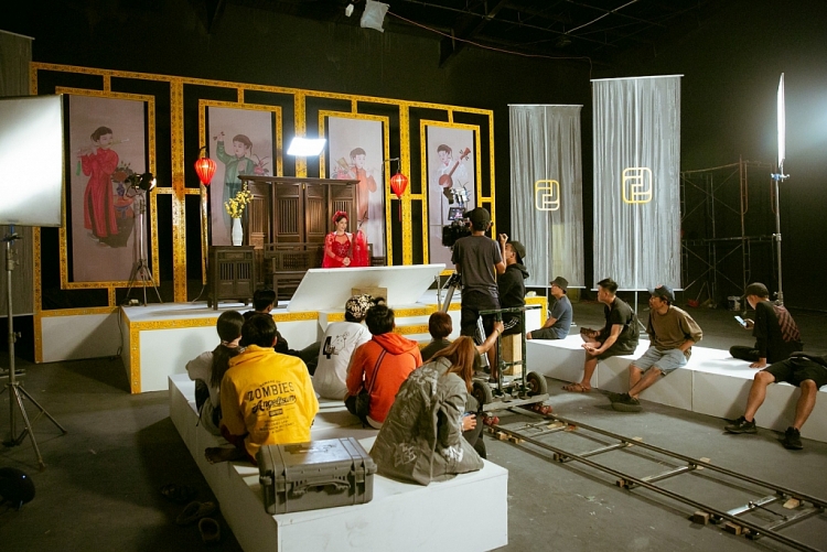 lo anh hau truong tam tuan tu tuyet nhat kim anh toat mo hoi voi loat vay ao phu kien hoanh trang