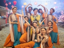 Nhật Kim Anh 'toát mồ hôi' với loạt váy áo, phụ kiện khi tham gia 'Tam tuần tứ tuyệt'