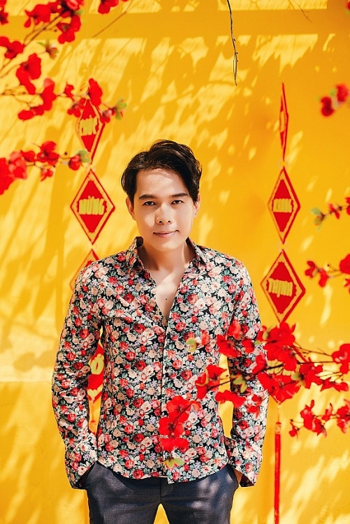 ca si luong tan phat dua ong tao ve troi voi mashup xuan