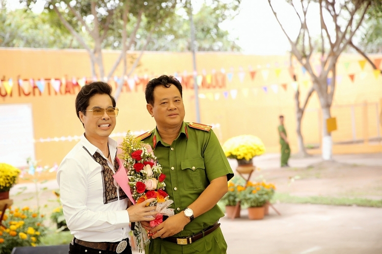 ca si ngoc son mang niem vui den cho cac pham nhan dip tet nguyen dan