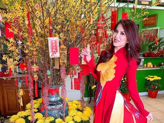Hannah Hằng Lê: Ngày Tết càng nhớ Việt Nam và càng yêu áo dài Việt hơn…