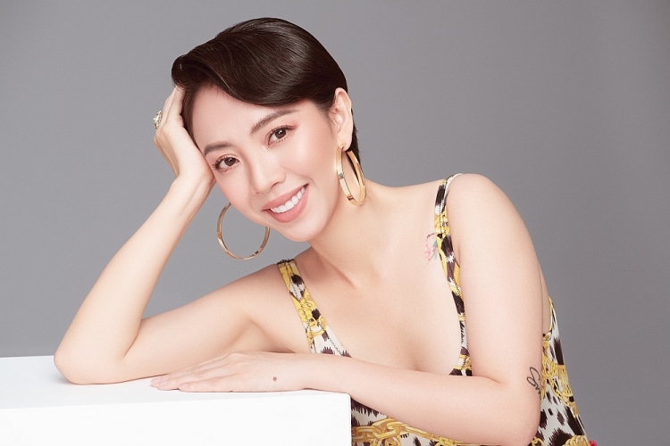 'Chị Mười Ba' Thu Trang đầy gợi cảm với phong cách mới