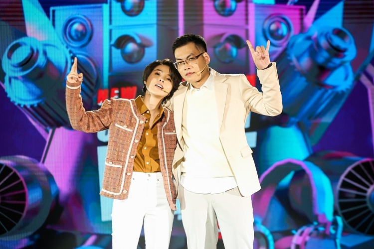 'Giọng hát Việt nhí New Generation 2021': Lần đầu tiên có HLV thuyết phục thí sinh bằng… rap