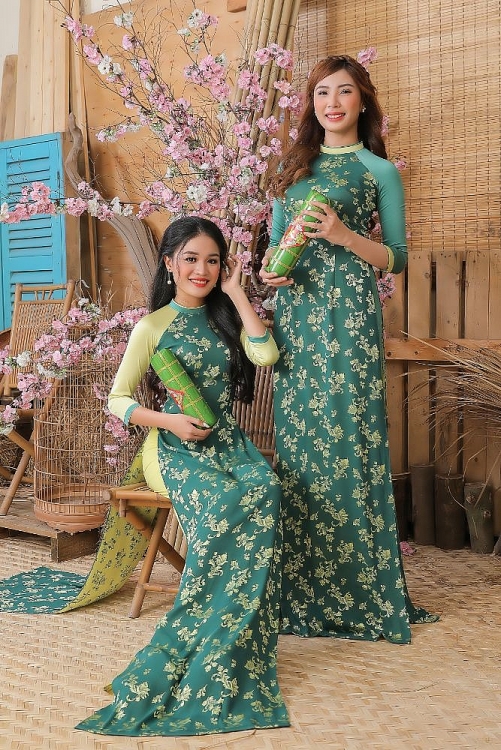 Diện áo dài Việt Hùng, top 20 'Miss Hutech 2021' lộng lẫy tìm Người đẹp ảnh