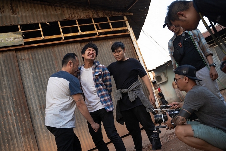 'Chuyện xóm tui' của Thu Trang - Tiến Luật thắng giải Web-drama hay nhất năm