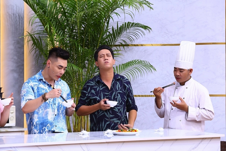 'Đấu trường ẩm thực': Lê Dương Bảo Lâm bất ngờ với khả năng nấu ăn cực chuyên nghiệp của Lê Nam