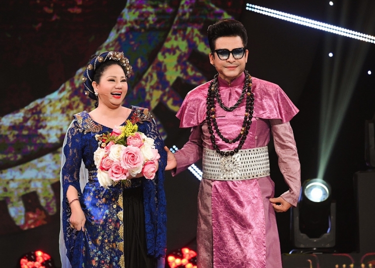 MC Thanh Bạch tự hào với những bộ quần áo tự thiết kế tại 'Đấu trường ngôi sao'