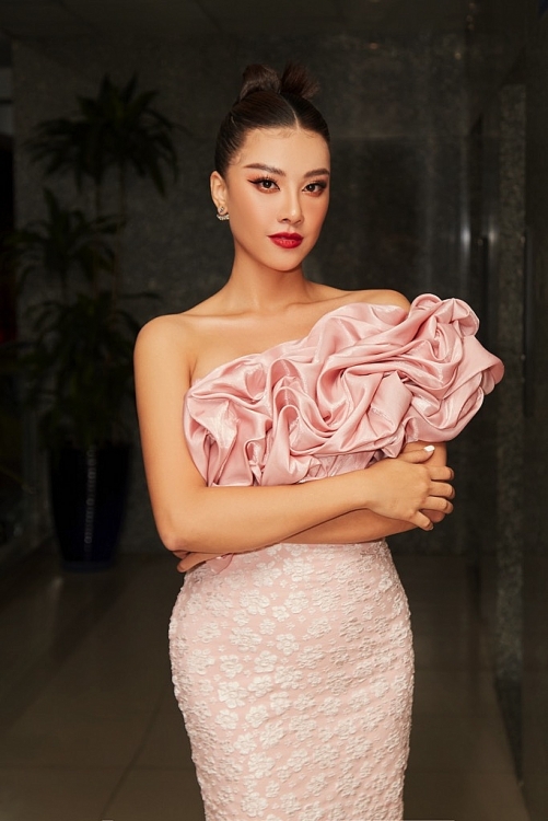 Á hậu Kim Duyên huấn luyện các thí sinh 'Miss Hutech 2021'