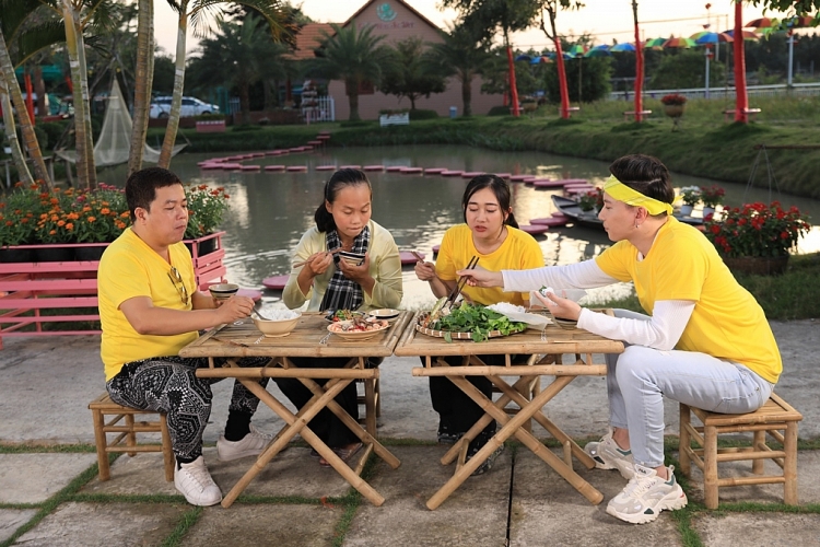 S.T Sơn Thạch dẫn Phương Lan, Hoàng Mèo đi khám phá ẩm thực Sa Đéc – Đồng Tháp
