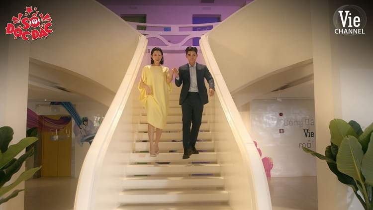 'Số độc đắc' tập 2: Jun Phạm bị Thúy Ngân 'hành tới bến' trên phim trường