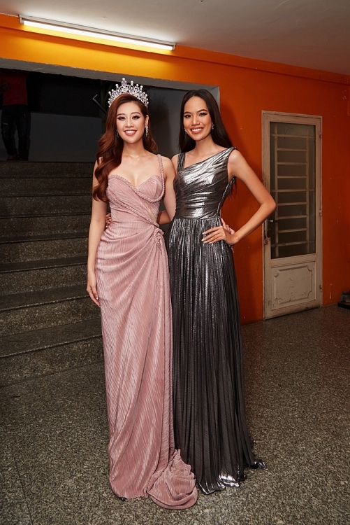 Hoa hậu Khánh Vân đội vương miện chấm thi 'Miss Hutech 2021'
