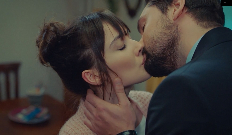 'Trái cấm': Khán giả phấn khích với nụ hôn đầu của Alihan và Zeynep
