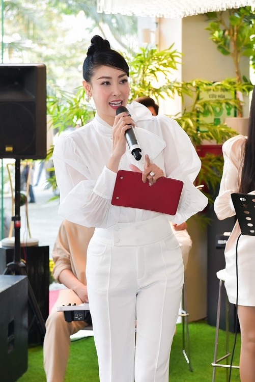 Hoa hậu Hà Kiều Anh lần đầu làm MC