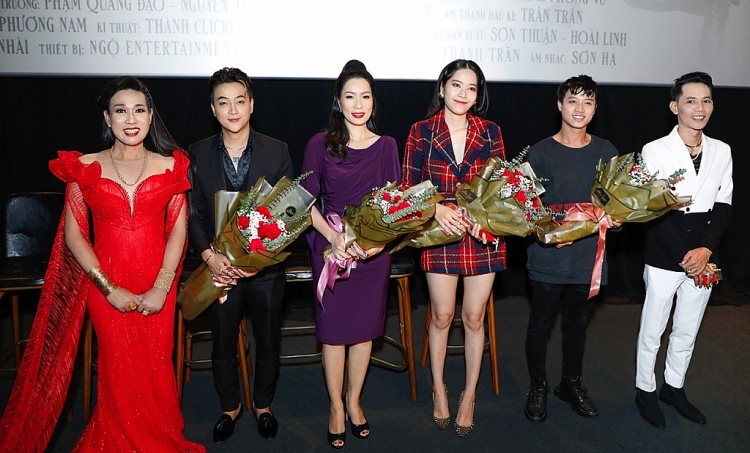 Võ Hoàng Yến rạng rỡ chúc mừng nghệ sĩ LGBT Hà Kiều Anh ra mắt web-drama