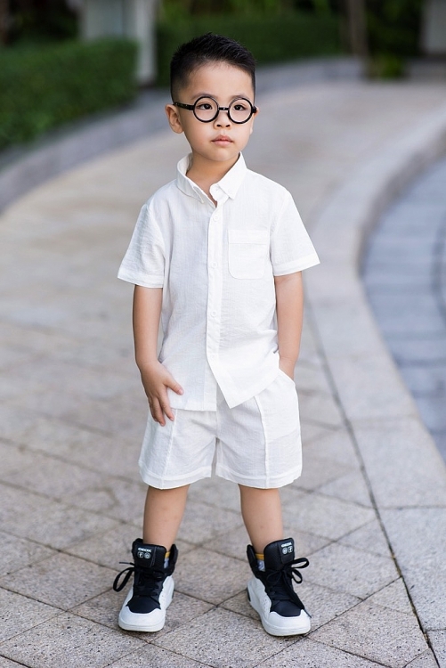 Kiwi Ngô Mai Trang khoe hình thời trang của 2 cậu con trai
