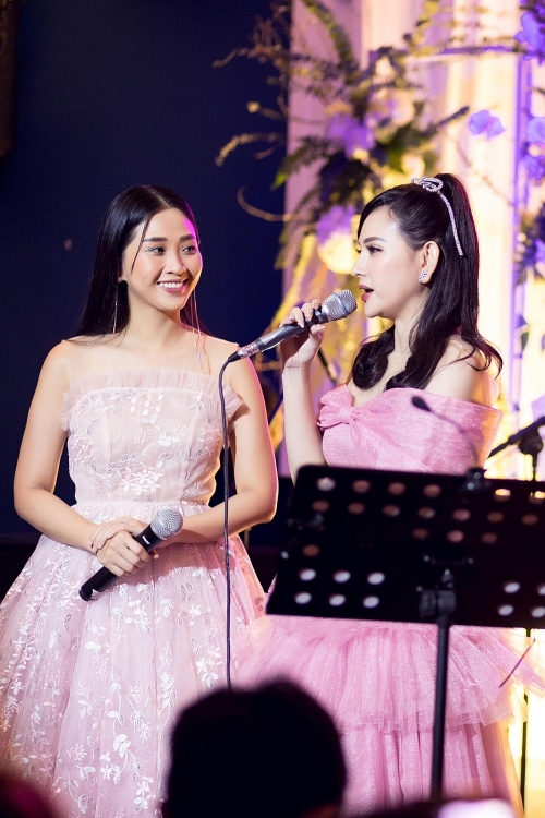 Thu Thủy, Tăng Phúc gây sốt với màn hoán đổi hit của nhau