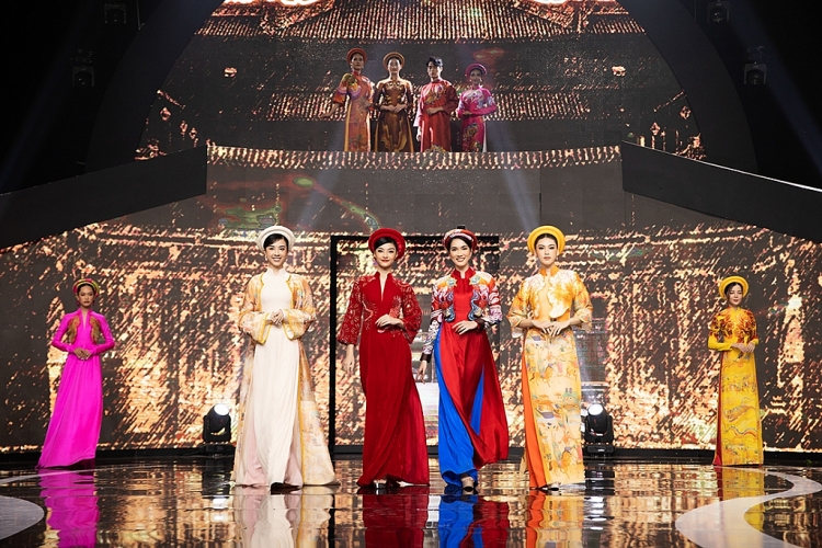 Dàn Hoa - Á hậu hội tụ cùng Quán quân 'The Next Face Vietnam' trình diễn BST áo dài tái hiện dòng tranh bị lãng quên của La Sen Vũ