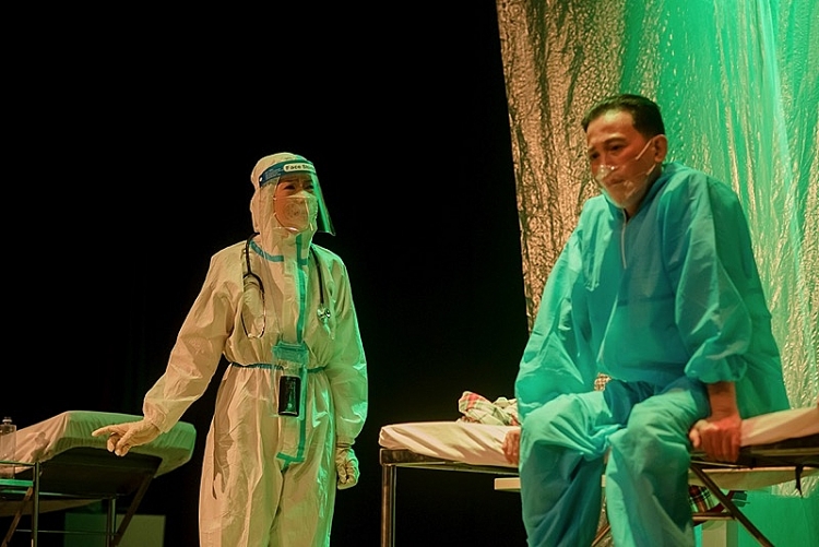 Sân khấu kịch Trịnh Kim Chi tri ân đến y bác sĩ với vở 'Blouse Trắng'