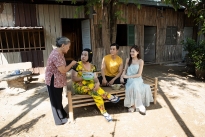 'Bà nội quốc dân' Lê Thiện tái xuất màn ảnh phim Tết 'Đường về nhà xa quá', chạm lòng người con xa xứ chỉ với một câu