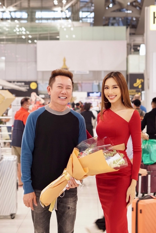 Hoa hậu Thùy Tiên nổi bật tại sân bay Thái, sẵn sàng lên đường trở về Việt Nam
