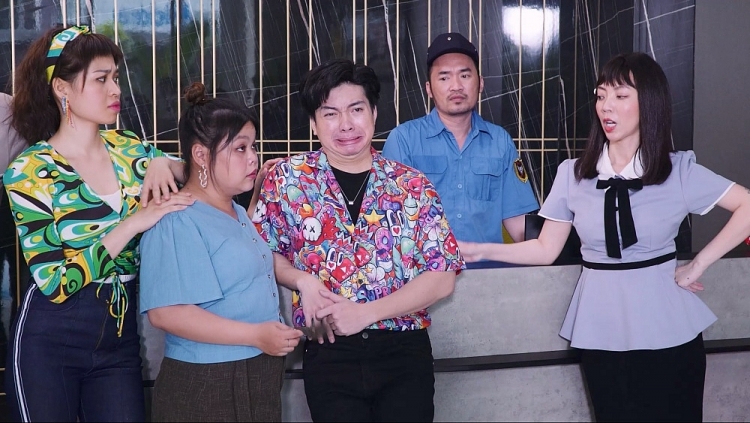 'Đi làm có gì vui?': Đồng nghiệp 'đánh ghen' tưng bừng, hết hồn với phản ứng của Thu Trang