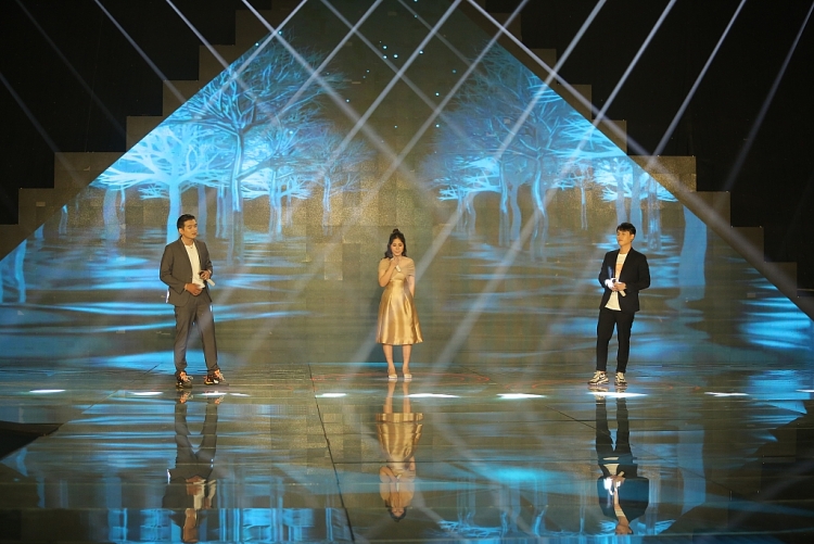 Cái kết đầy viên mãn của chàng kỹ sư cầu đường và cô chủ tiệm nail tại tập mở màn 'Chân ái' mùa 2