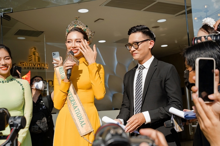 MC Quang Huy giao lưu và dẫn dắt Roadshow của Hoa hậu Thùy Tiên