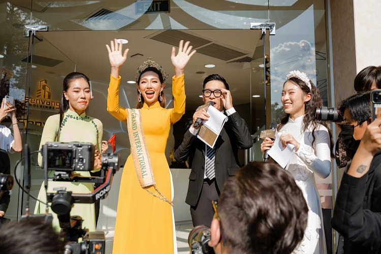 MC Quang Huy giao lưu và dẫn dắt Roadshow của Hoa hậu Thùy Tiên