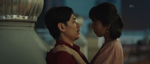 Hé lộ nụ hôn điện ảnh đầu tiên của Thu Trang và Kiều Minh Tuấn trong 'Chìa khóa trăm tỷ'