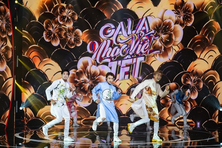 'Gala nhạc Việt 16': Hồ Ngọc Hà và Trấn Thành tung hứng ăn ý khi làm MC