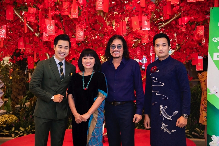 Dàn nghệ sĩ Việt đến chúc mừng những thành tích của 'Quỹ Hiểu về trái tim'