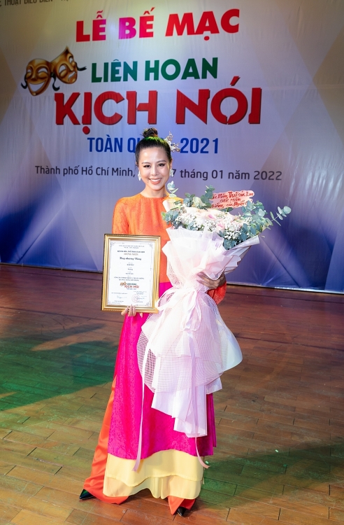 Trở về với chính kịch, Nam Thư nhận giải thưởng danh giá trong sự nghiệp diễn xuất