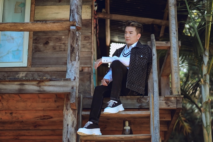 Đàm Vĩnh Hưng nhận cơn mưa lời khen từ khán giả khi hát 'Xuân xa mẹ'